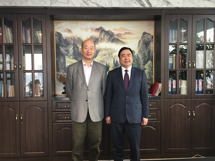 1496508385121944.jpg 5-趙振元董事長與傅文彪董事長在趙振元同志的辦公室親切合影.jpg